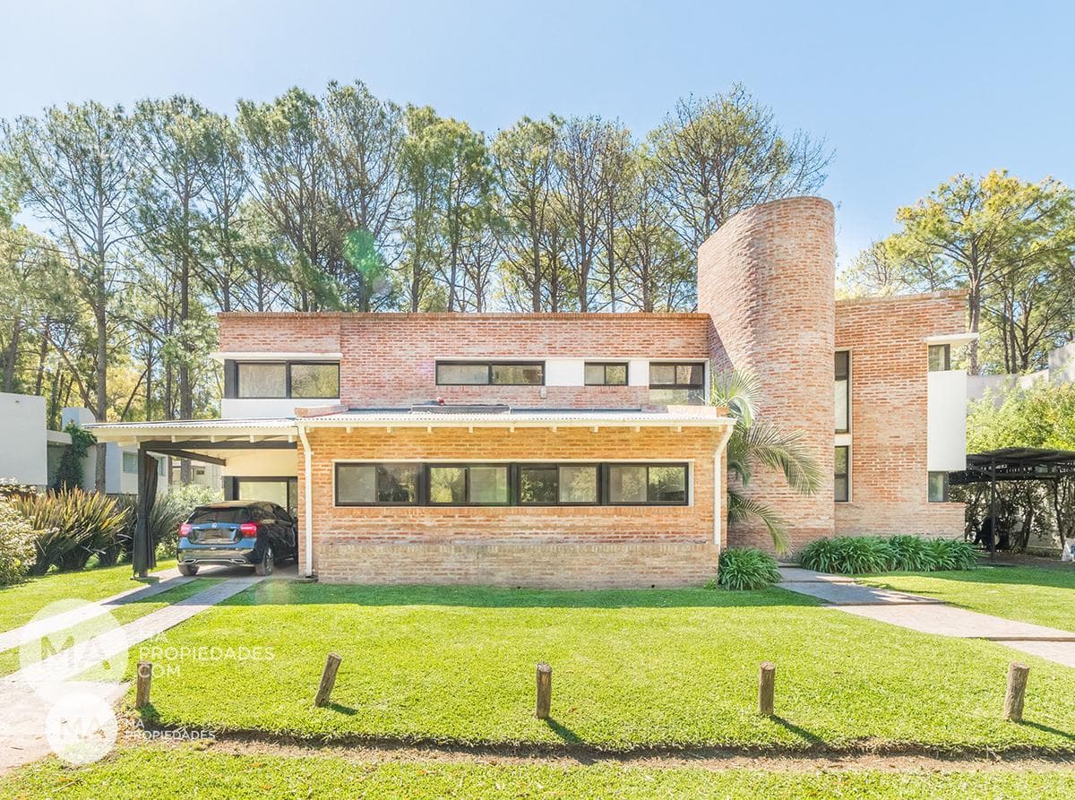 Oportunidad Casa 4 dormitorios, amplio jardín - Puerto Paraíso - Gral Lagos | Alquiler