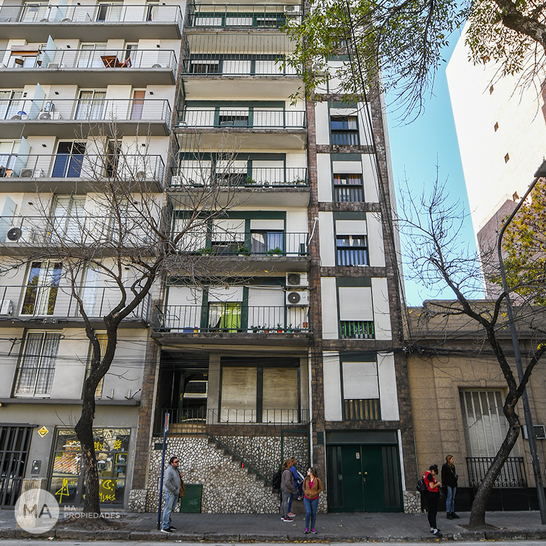 Santa Fe 2280 - Amplio depto de 3 dormitorios en venta