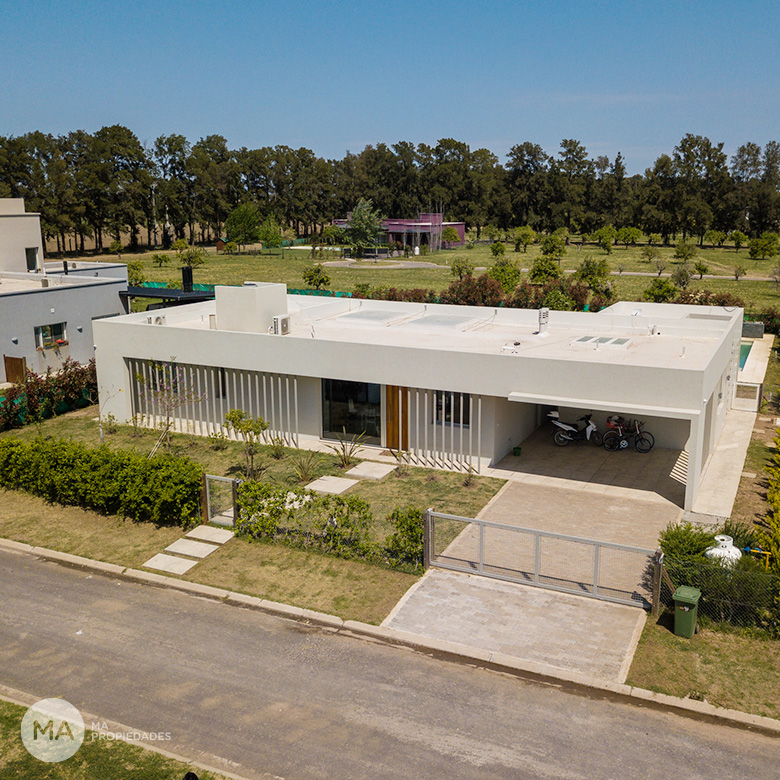 Azahares del Paraná - Barrio de los sentidos. Hermosa casa súper funcional.