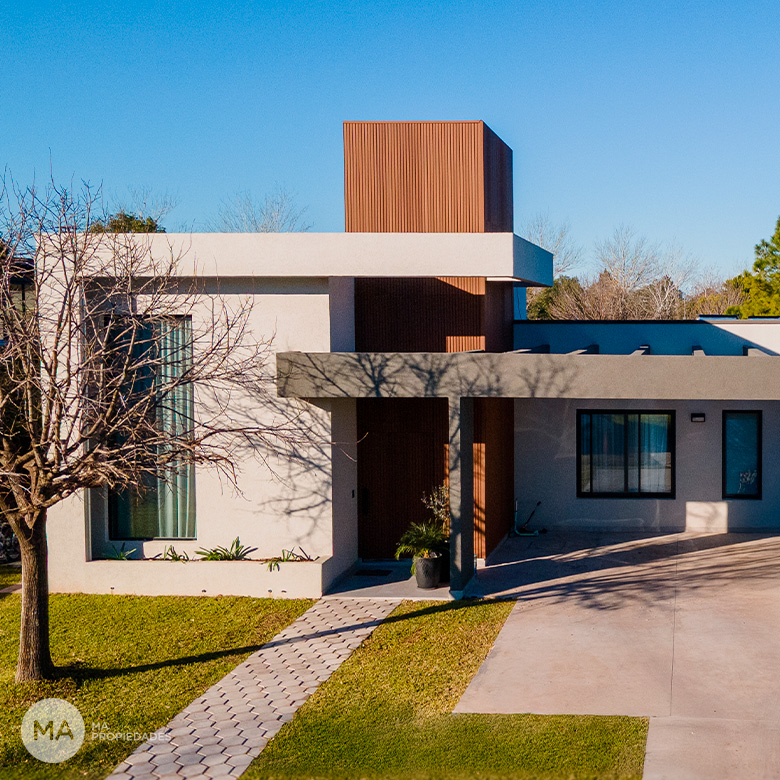 Casa 3 dormitorios - Kentucky Club de Campo - Funes
