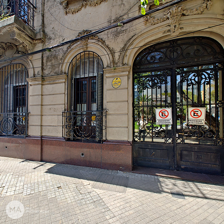 Casona Céntrica 7 Dormitorios, uso Comercial o Institucional - Rioja 2000 - Centro Rosario