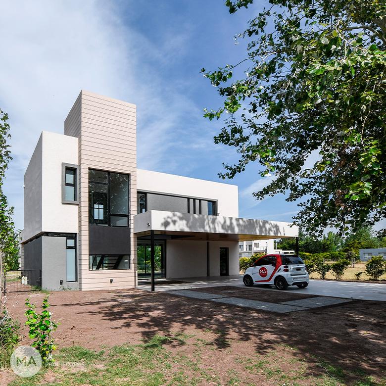 Casa 3 dormitorios, jardín, piscina - Puerto Roldán Barrio Cerrado - Roldán | Venta