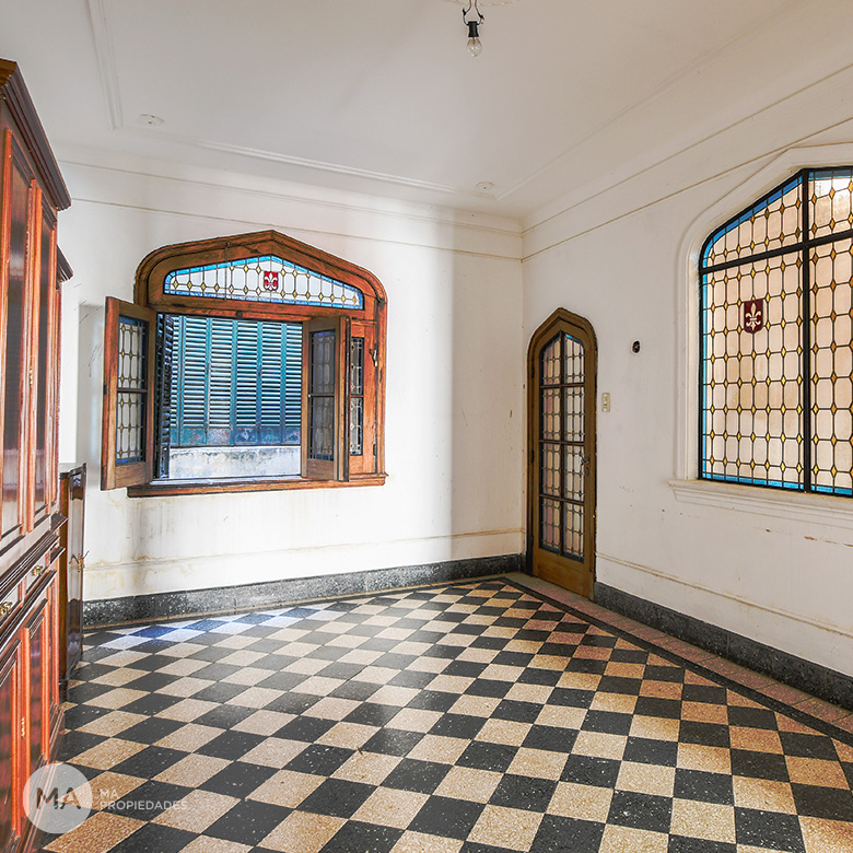 Casa  estilo inglés, 5 dormitorios, patio y cochera- San Lorenzo 1900- Centro- Rosario | Venta