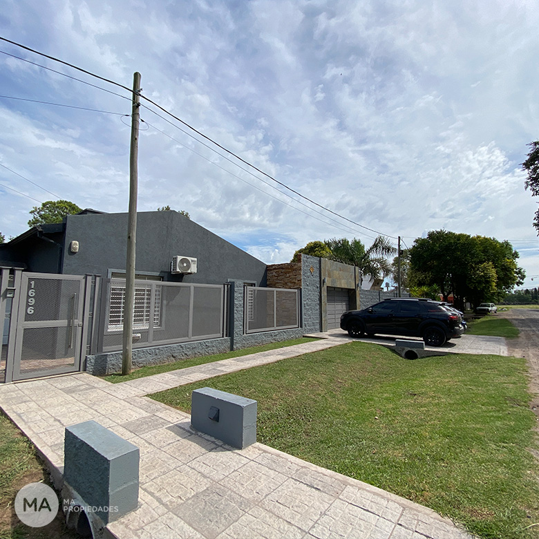 Casa 3 Dormitorios - Tucuman 1696 - Pueblo Esther | Venta