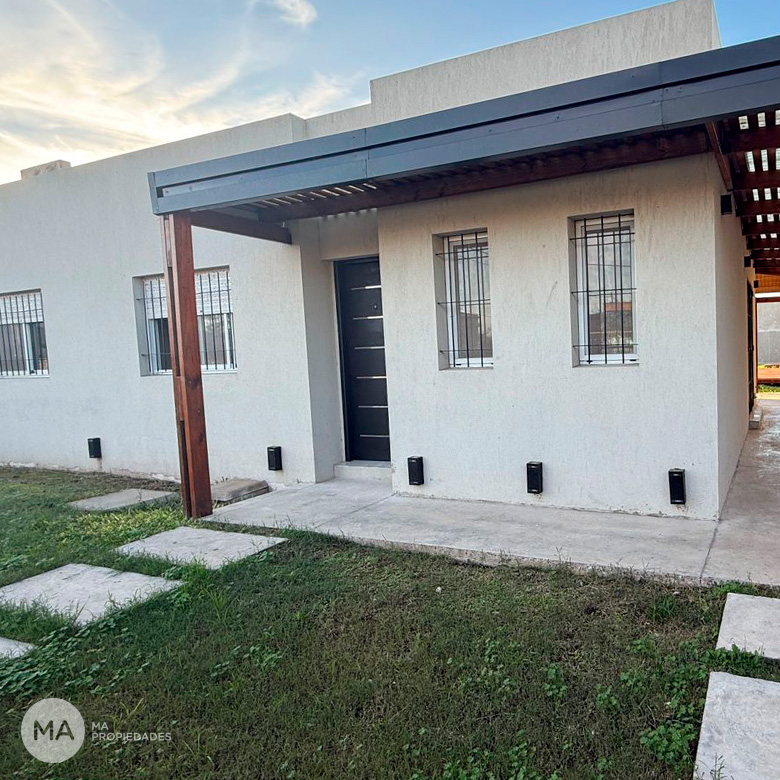 Casa 3 Dormitorios con amenities y Gas - Bouchard 300 - Funes | venta