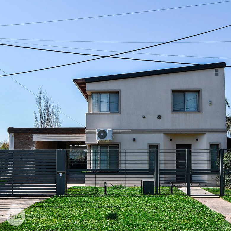 Casa de 3 dormitorios con jardín y pileta - Tierra de Sueños 2 - Roldan | Venta