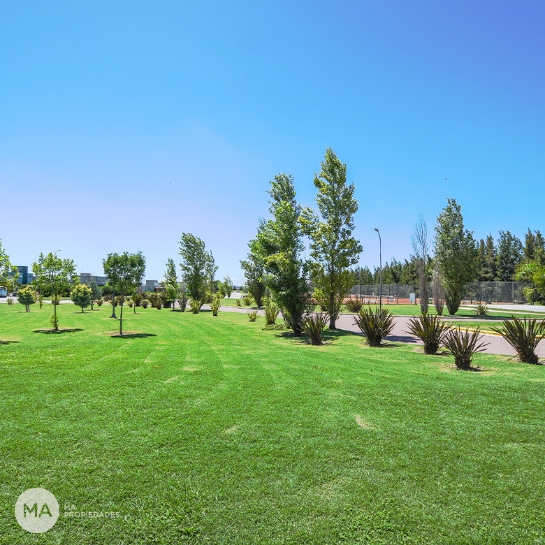 Casa 4 Dormitorios-Av. Fuerza Aérea 1500-Funes | Alquiler