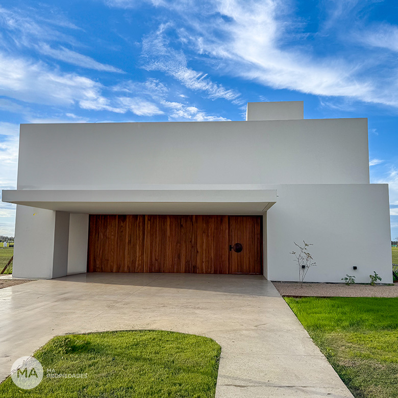 Casa 4 Dormitorios Jardín y Piscina - Vida Club de Campo - Funes | Venta