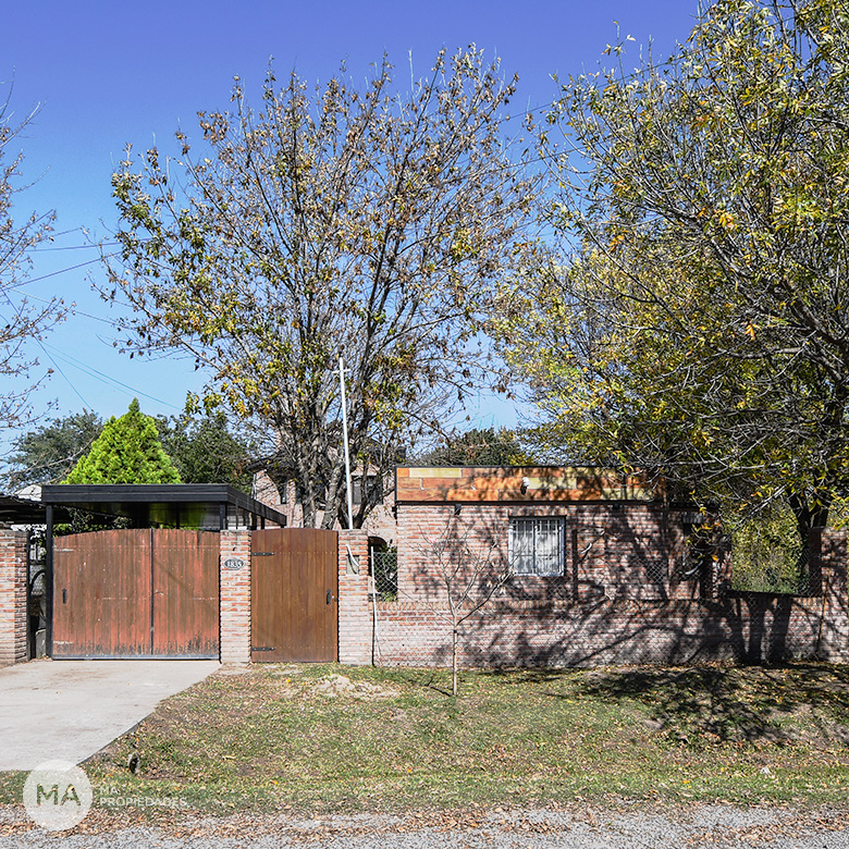 Casa 3 dormitorios con jardín - Tobas 1800 - Roldan | Venta