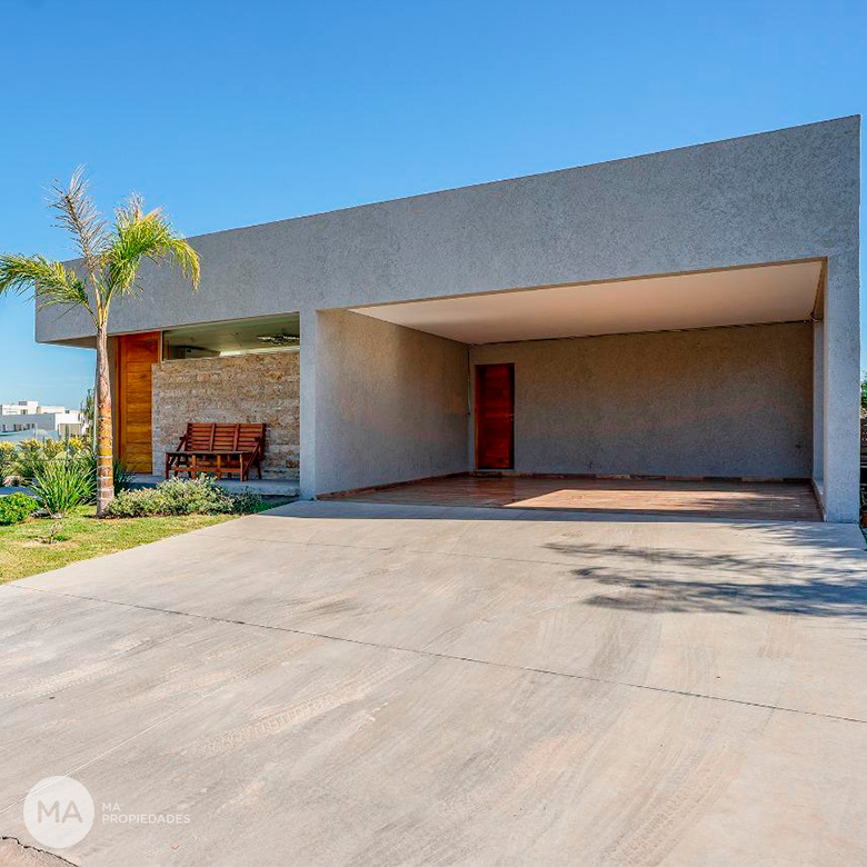 Casa 3 Dormitorios con Jardin y Piscina - San Sebastián Barrio Privado - Funes | Venta