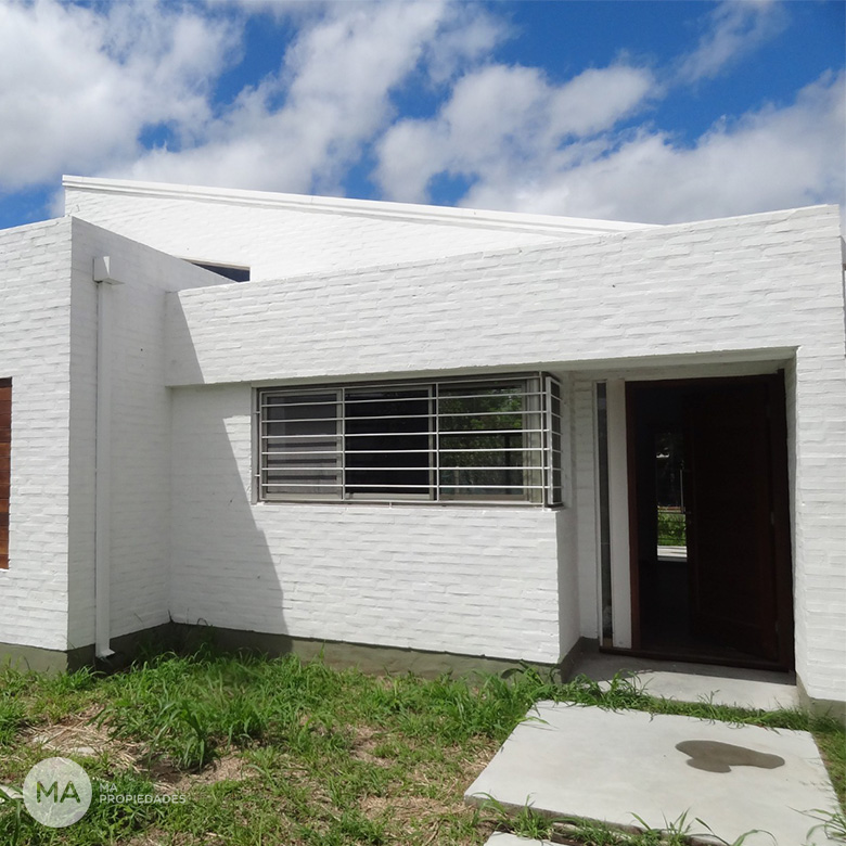 Casa 2 Dormitorios con Pileta - Garita 3 - Funes | Venta