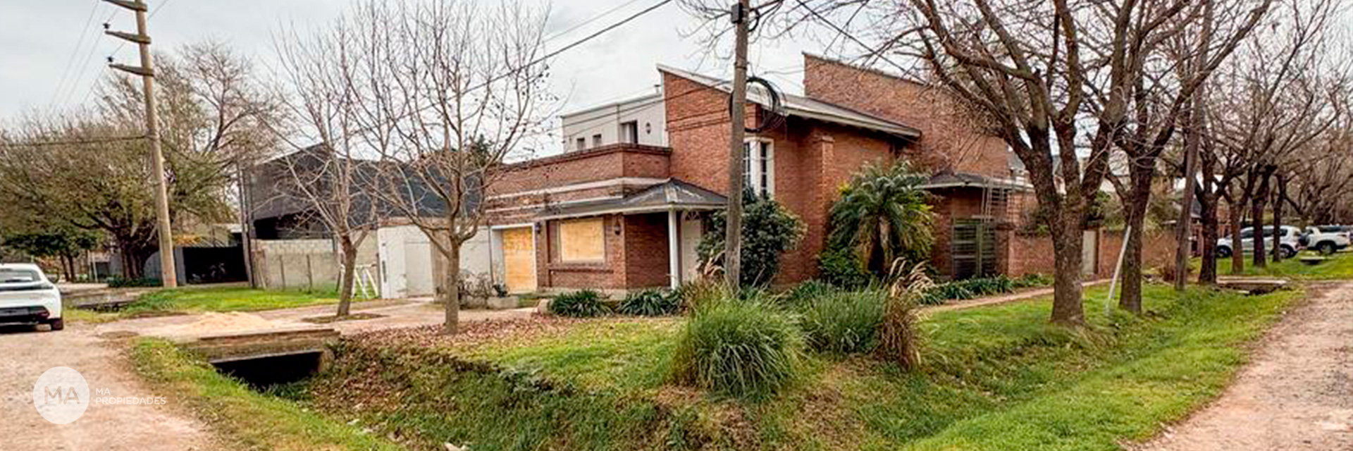 Local Comercial, en inmejorable esquina - Av. Arturo Illia y Laprida - Funes | Alquiler