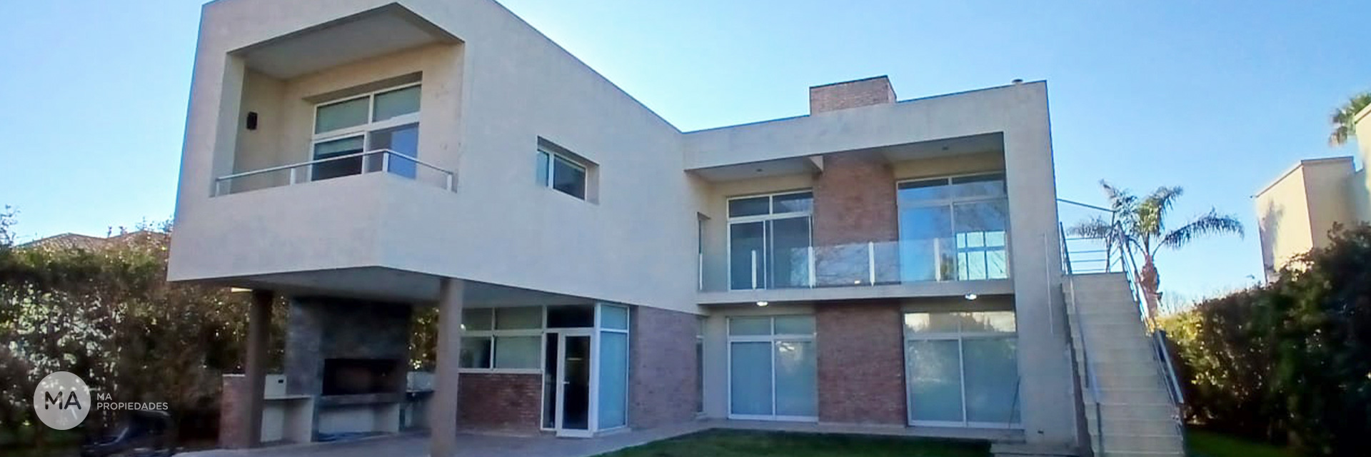 Casa 4 dormitorios con jardín y pileta - Miraflores - Funes | Alquiler