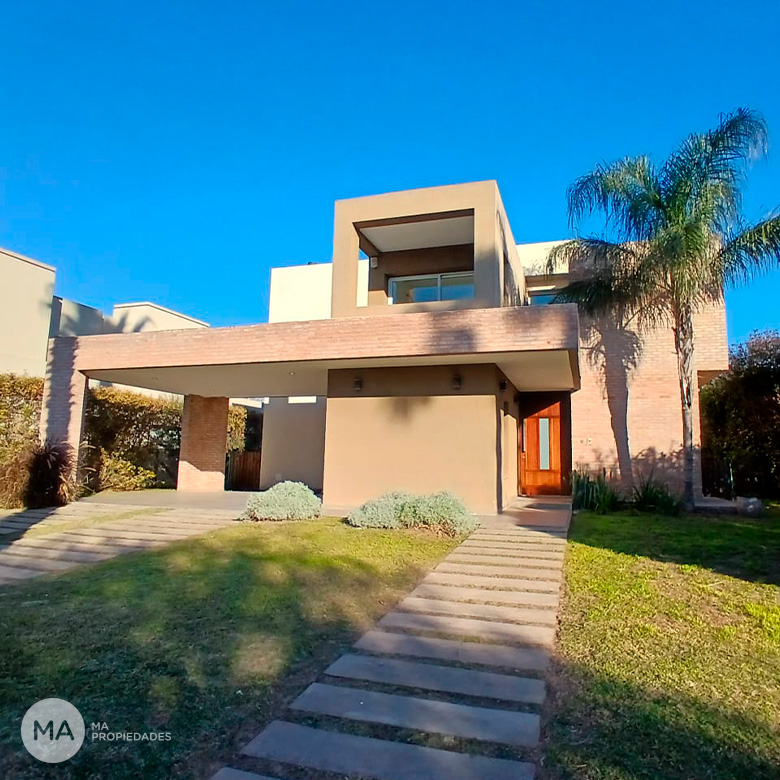 Casa 4 dormitorios con jardín y pileta - Miraflores - Funes | Alquiler