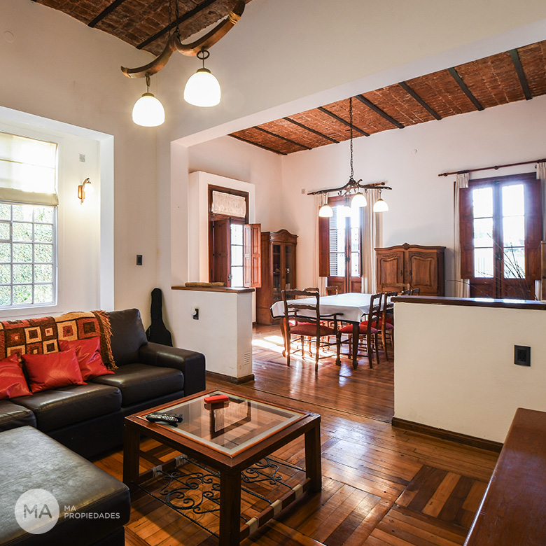 Casa 3 Dormitorios con jardín y pileta - Agrelo 800 - Alberdi - Rosario | Venta