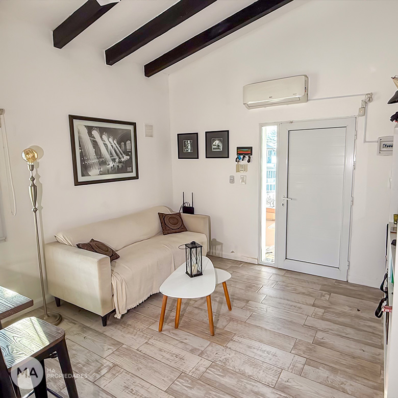 Casa 2 Dormitorios con quincho y pileta - Montevideo 2000 - Funes | Venta