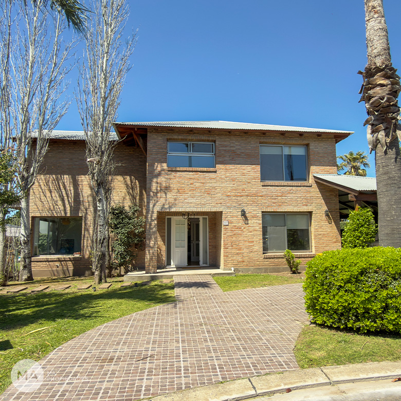 Casa 4 Dormitorios con jardín y pileta - San Marino, Funes Hills - Funes | Venta