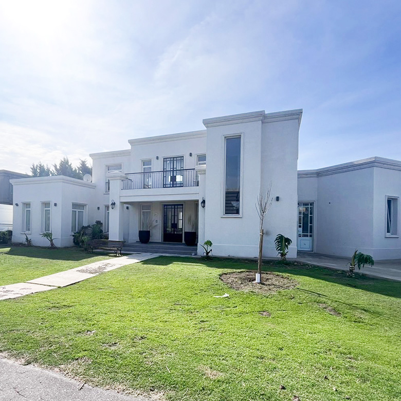 Casa 5 Dormitorios con jardín y pileta - Kentucky Club de Campo - Funes | Venta