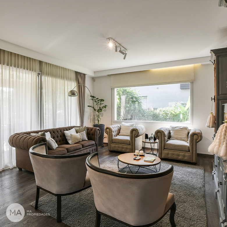 Casa 4 Dormitorios con jardín y pileta - San Sebastián - Funes | Venta