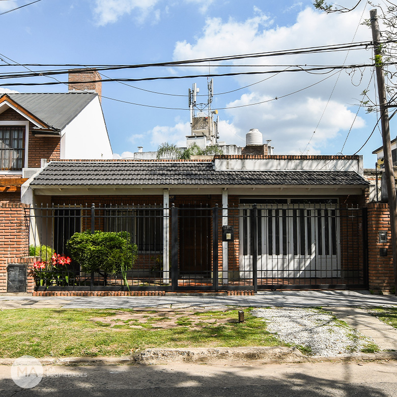 Casa 3 Dormitorios con jardín y pileta - Chassaing 7800 - Fisherton | Venta