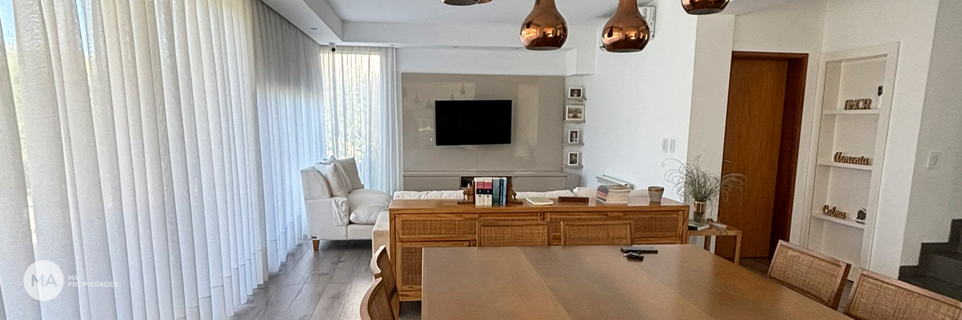 Casa 3 Dormitorios con jardín y pileta - San Sebastián -  Funes | Venta