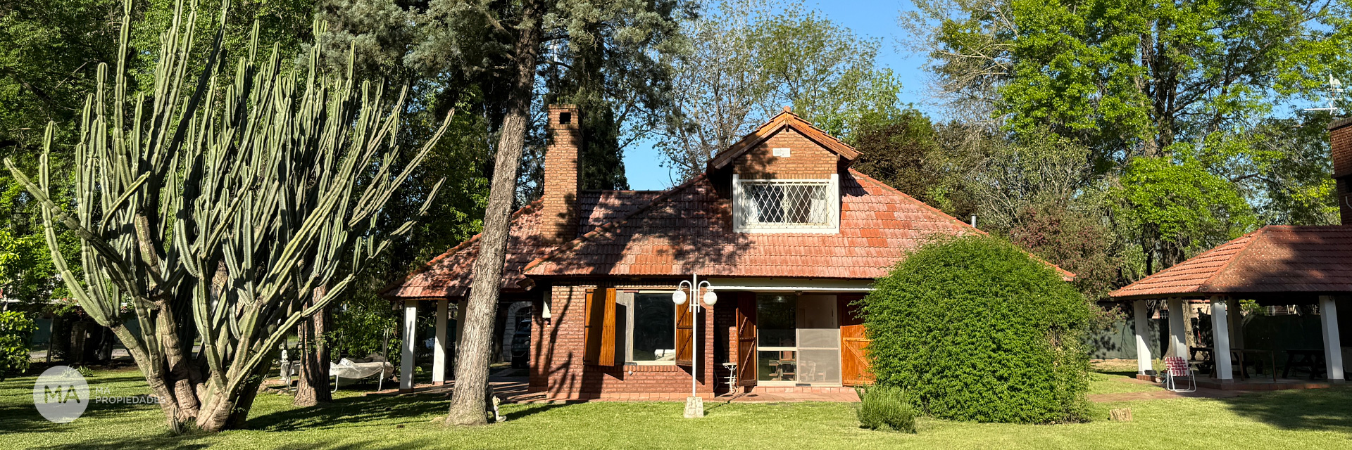 Casa 2 Dormitorios con extenso jardín - El Talero 2600 - Funes | Venta