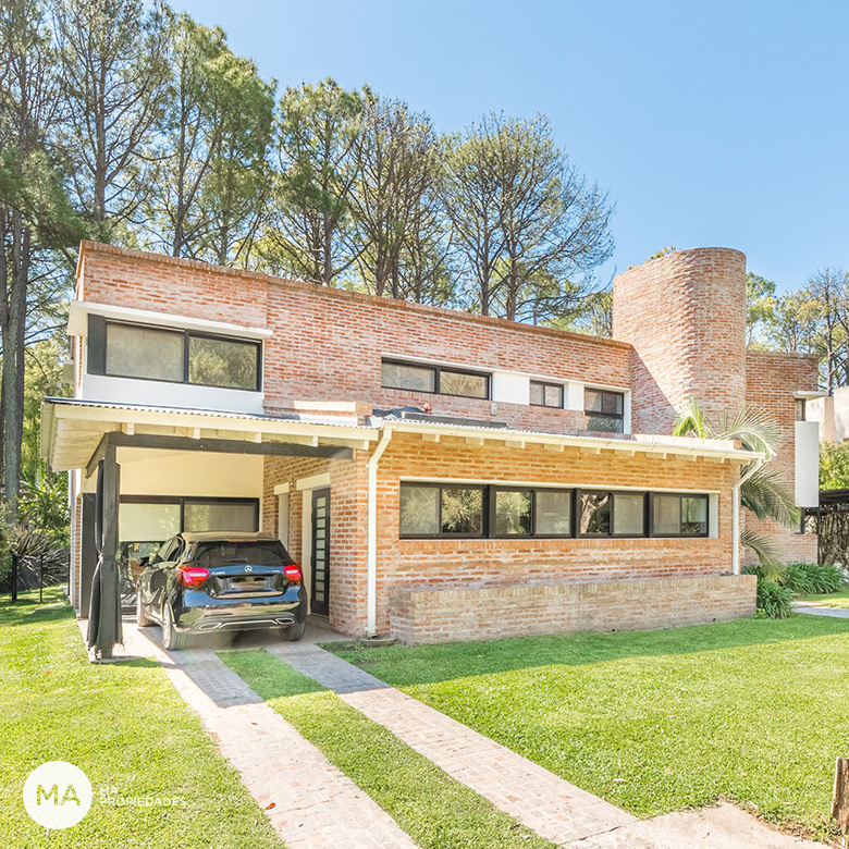 Casa 4 dormitorios, amplio jardín - Puerto Paraíso - Gral Lagos | Venta