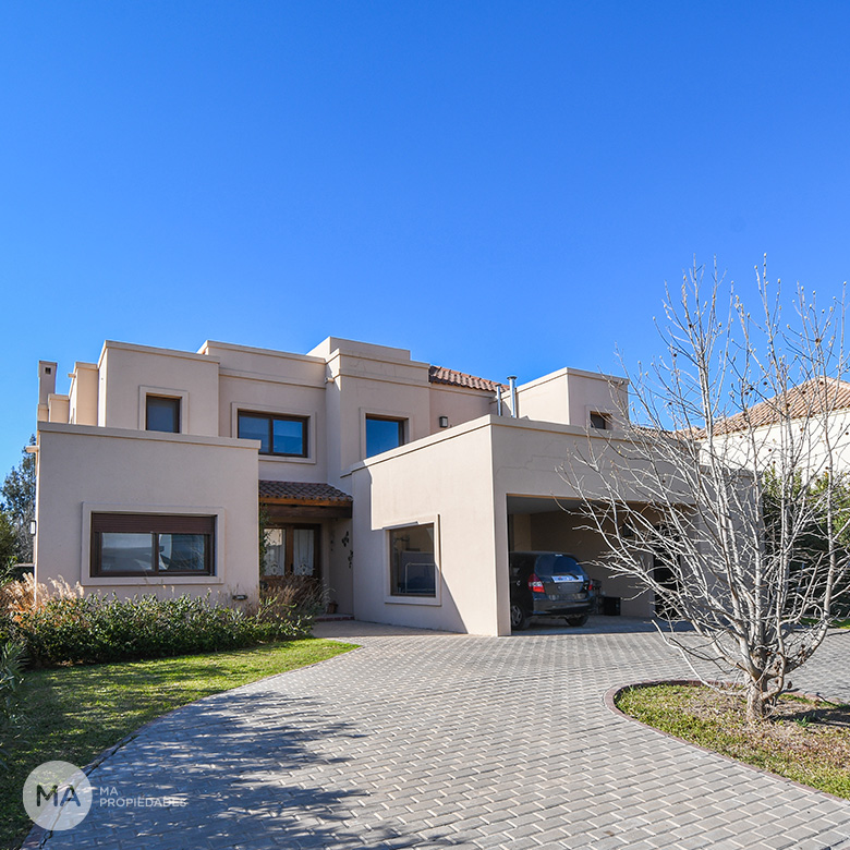 Casa 3 dormitorios piscina jardín Fisherton Rosario