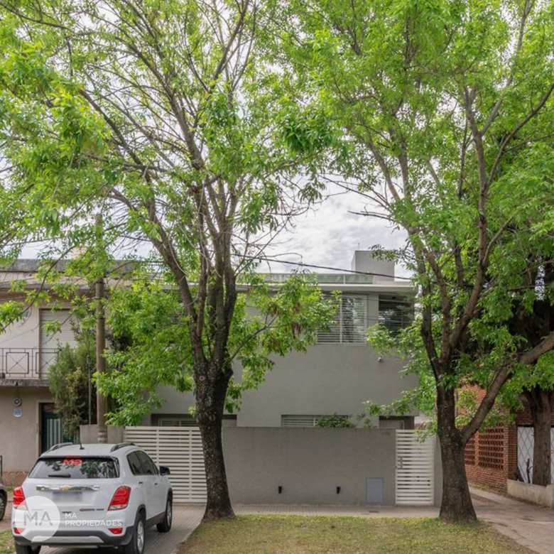Venta Casa 2 Plantas  4 Dormitorios Piscina Fisherton Rosario