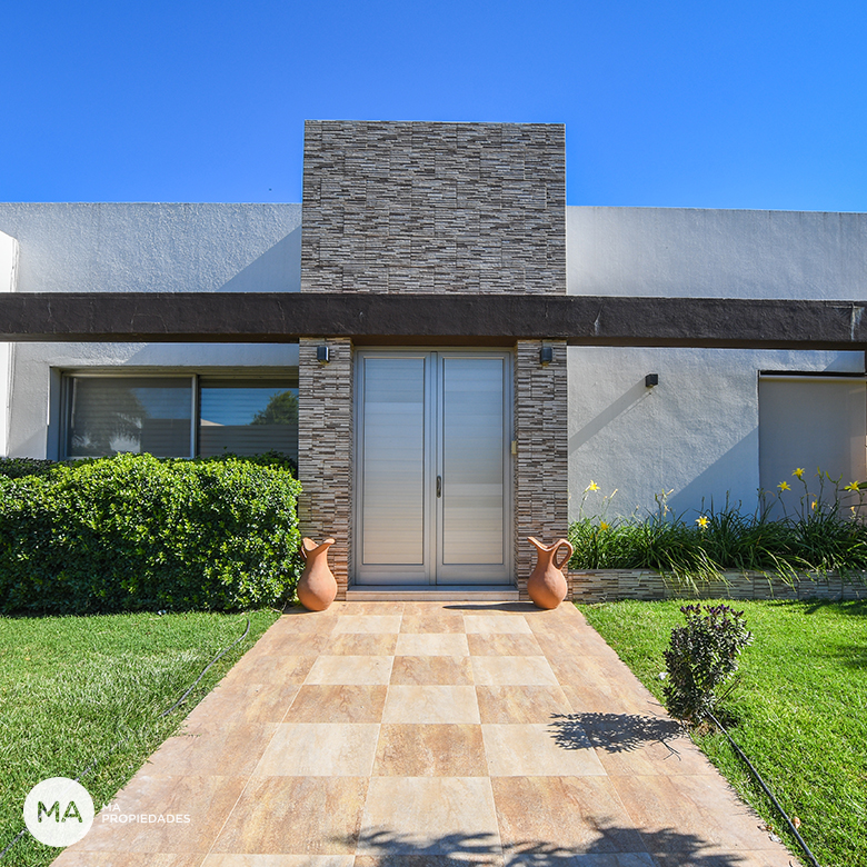 FUNES HILLS - MIRAFLORES CASA Nº 253